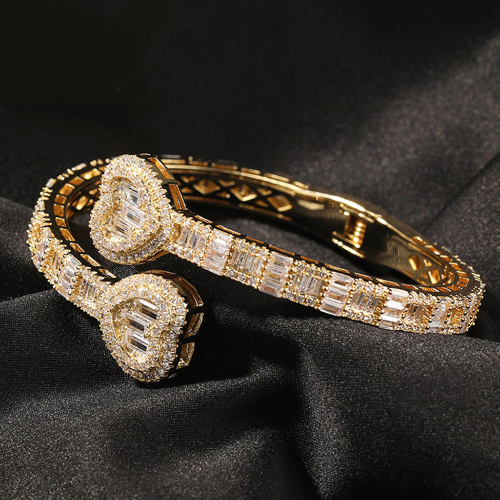 Amora | Crystal Heart Bangle