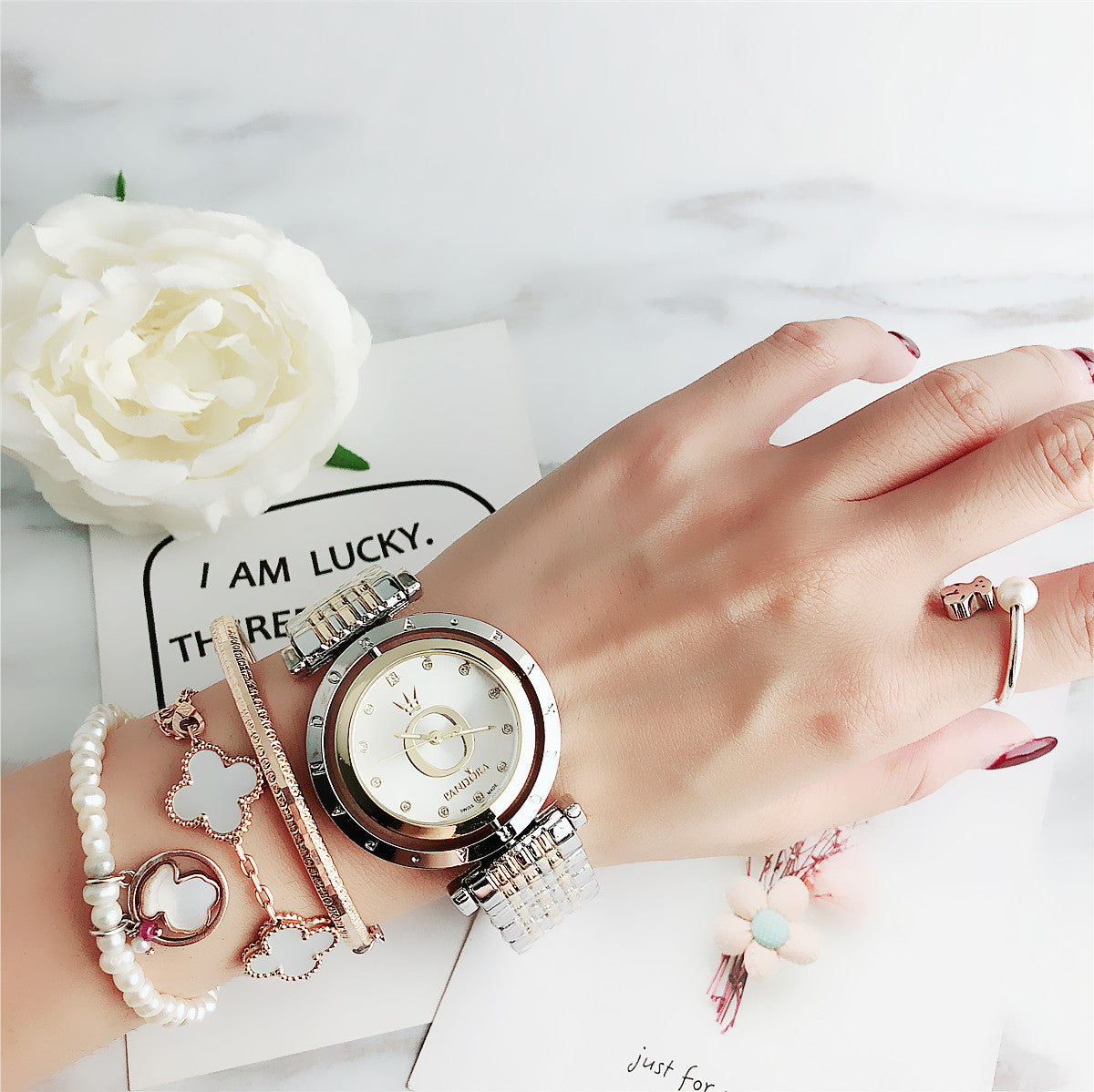 P A N D O R A Moments Luxhers